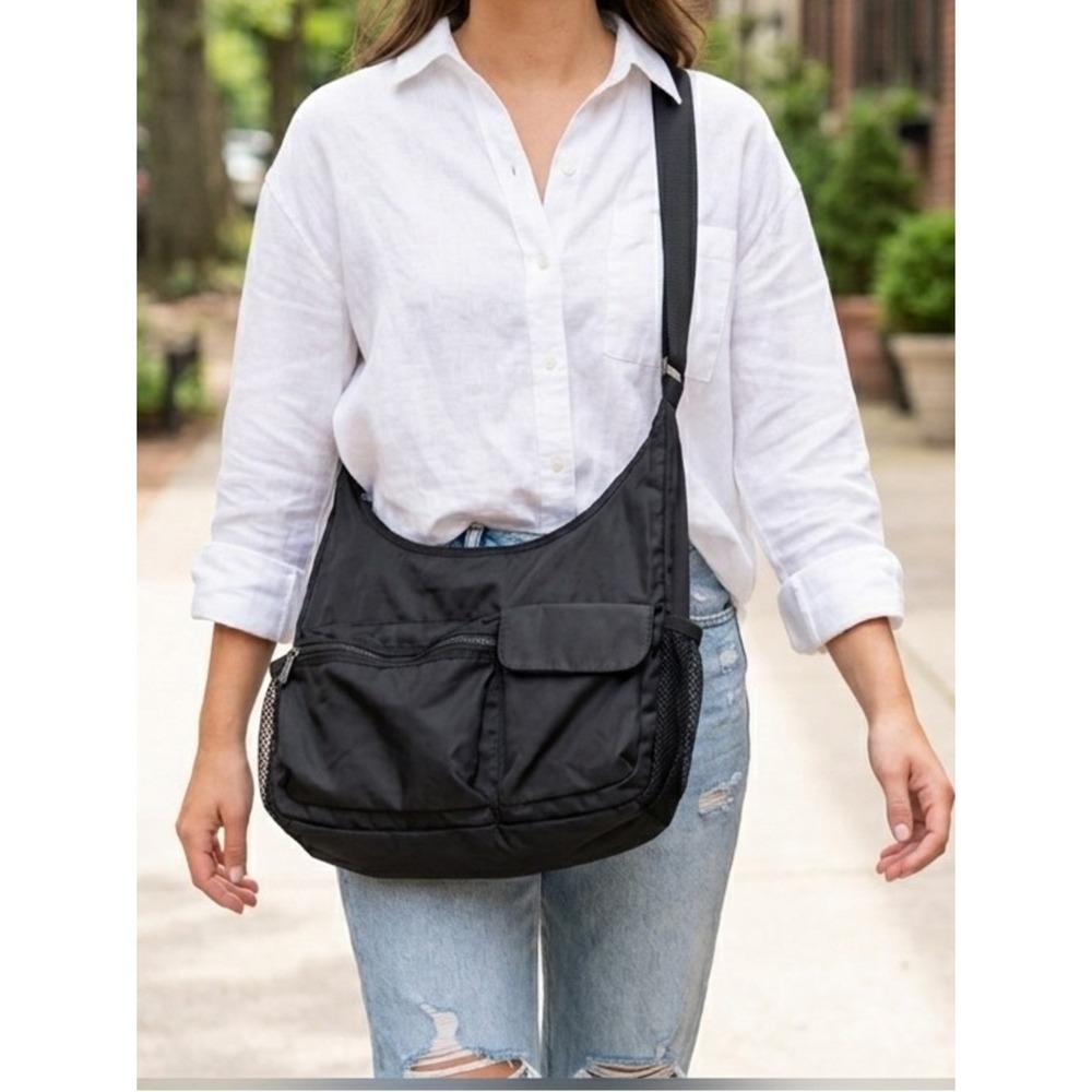 thirty-one Black Nylon Multi-Pocket Crossbody Shoulder Travel Bag